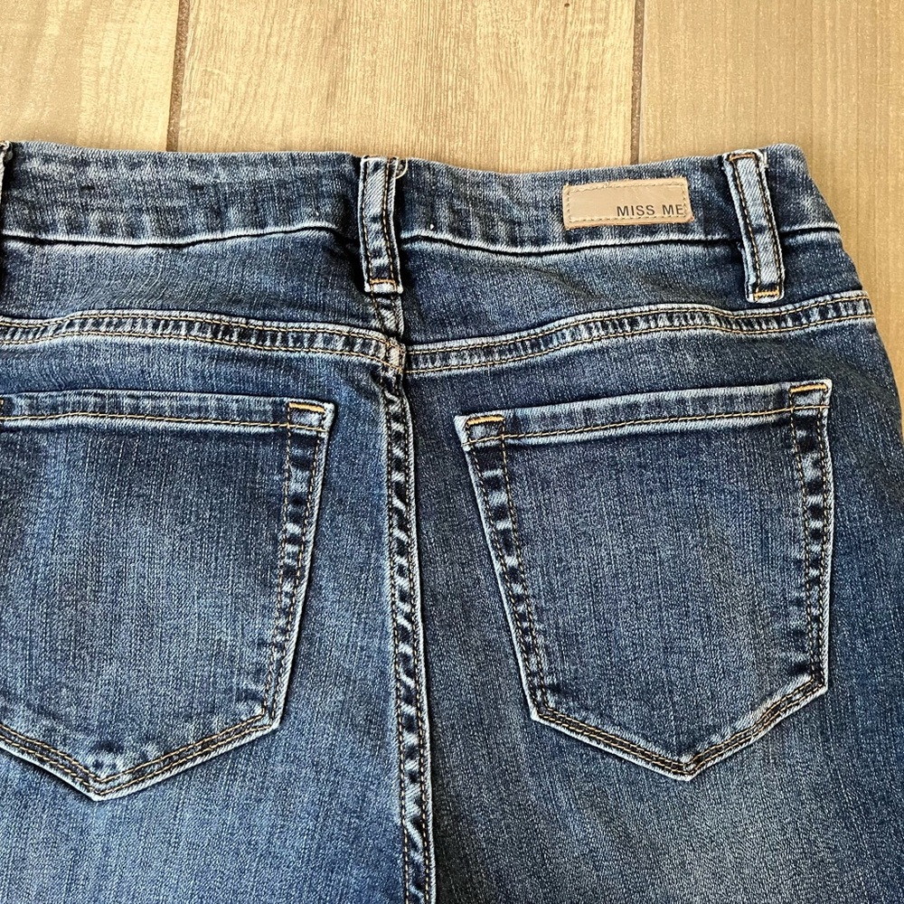 Miss Me jeans high rise, flare leg, double fray hem size 26x31 EC - Picture 8 of 10